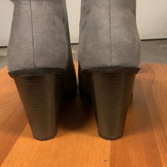 Call it Spring Ankle Lace Up Ankle Booties Stacked heel, grey faux suede Size 7 - Picture 9 of 16